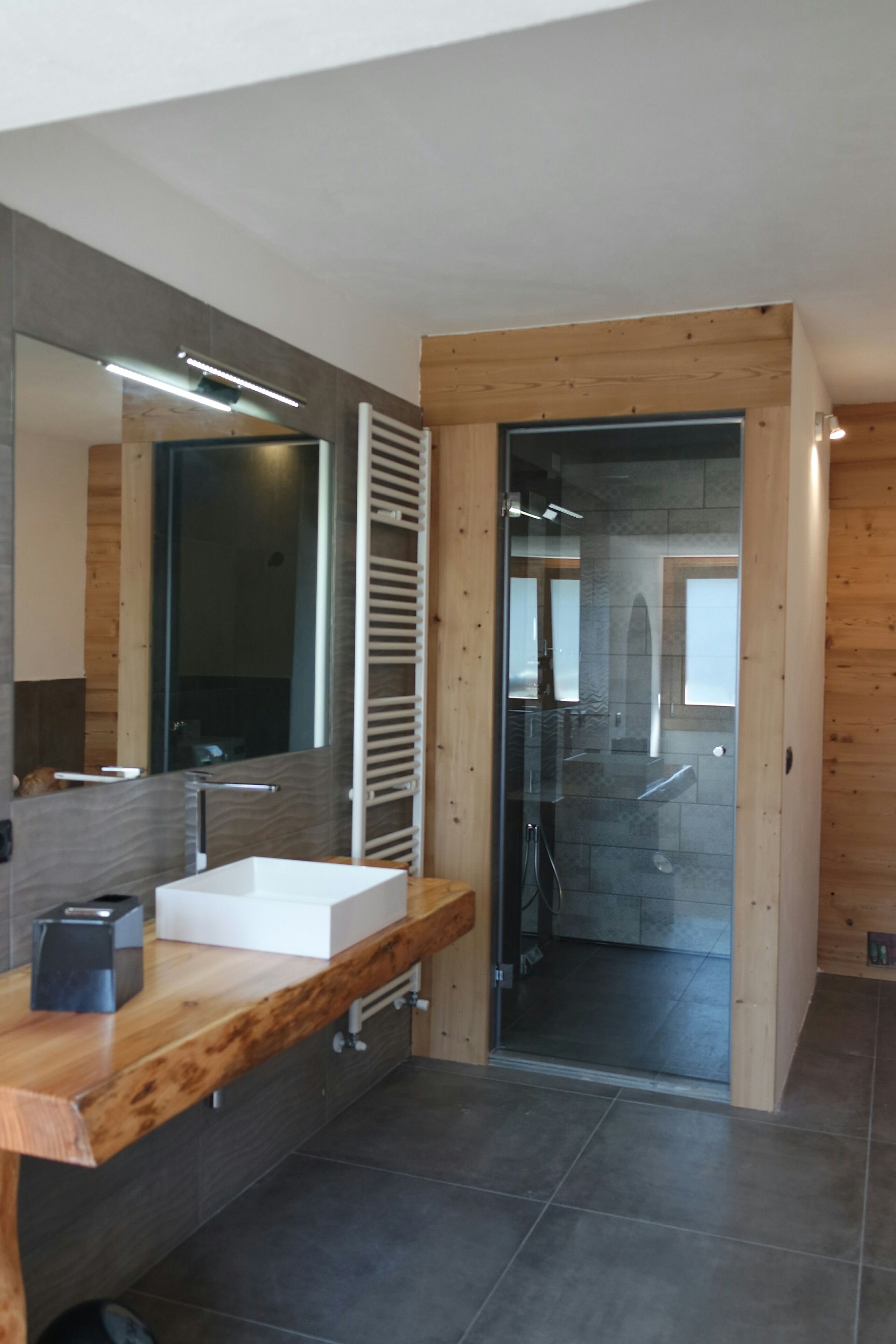 Shower, jetted tub, hair dryer, towels