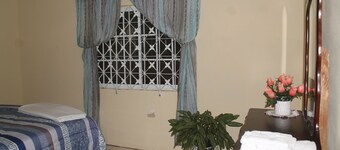 ¡NUEVO! Apartamento suburbano con cómodas camas Queen