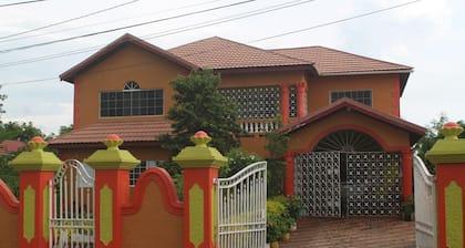 NEW! Suburban Apartment with Comfortable Queen-size beds