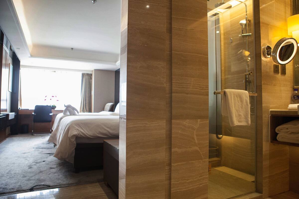 Apartment Suite | Blackout drapes, WiFi (free)