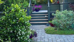A garden pathway leading to a house with a covered porch and steps. - Titania - Second Spring Property 1-3 Bedroom Luxury Rentals In Downtown Ashland (Ashland)