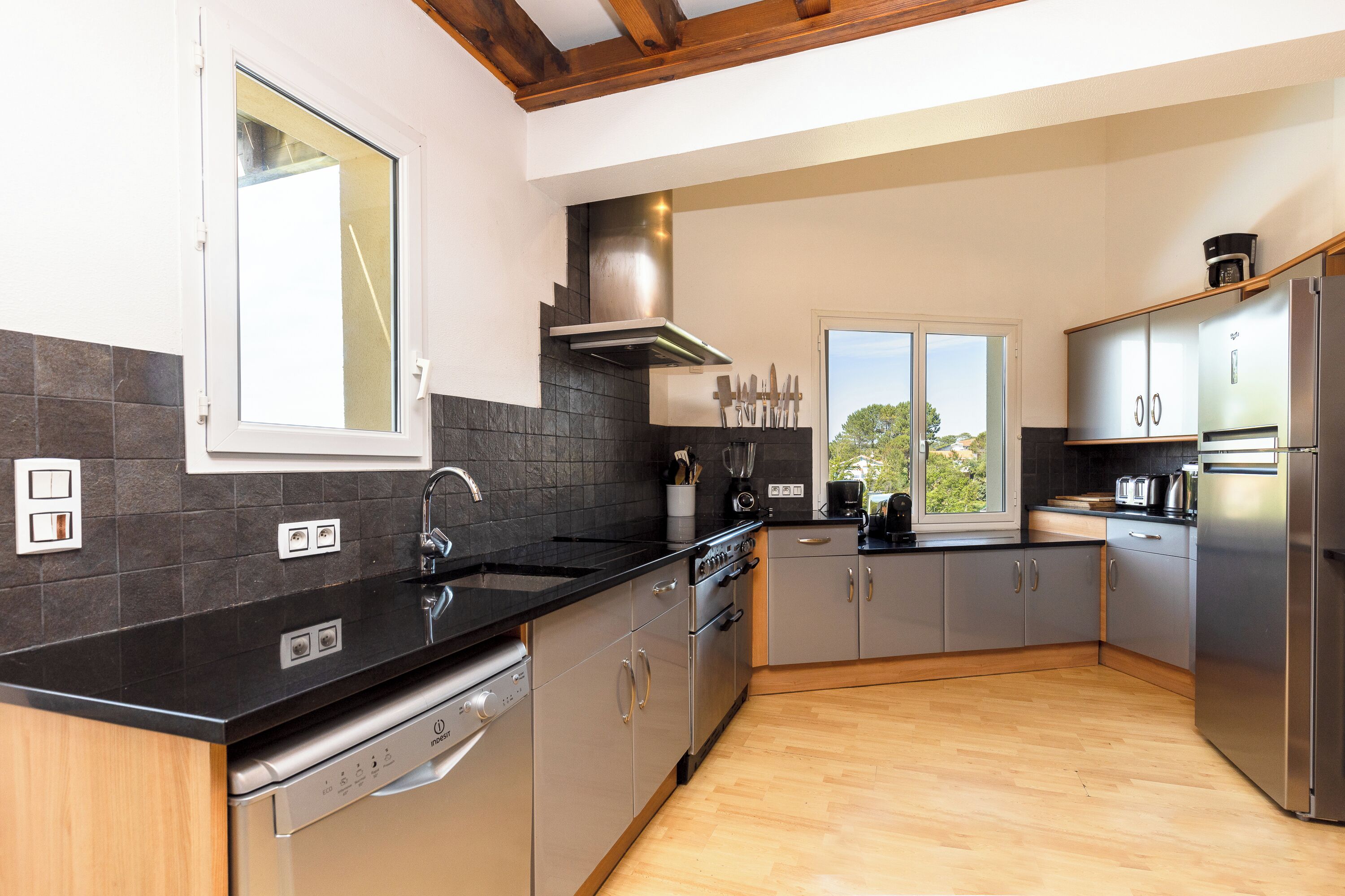 冰箱、微波炉、烤箱、炉灶