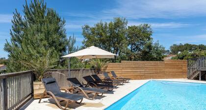 4* Gallery Villa in Moliets, 15 p, heated pool, ensuite rooms/ close 2 beach