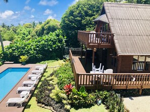 Outdoor pool, pool loungers - Muri Vista Villas (Rarotonga)