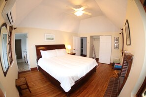 5 Schlafzimmer, Schreibtisch, Bügeleisen/Bügelbrett, Reisekinderbett