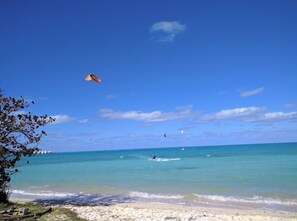 Am Strand, Liegestühle, Strandtücher