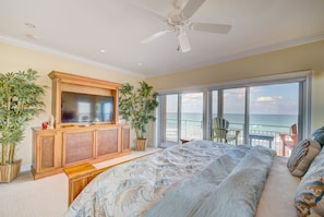 14 bedrooms, in-room safe, desk, iron/ironing board