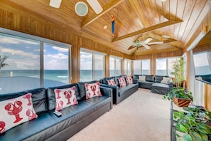 Smart TV, fireplace, video games, DVD player