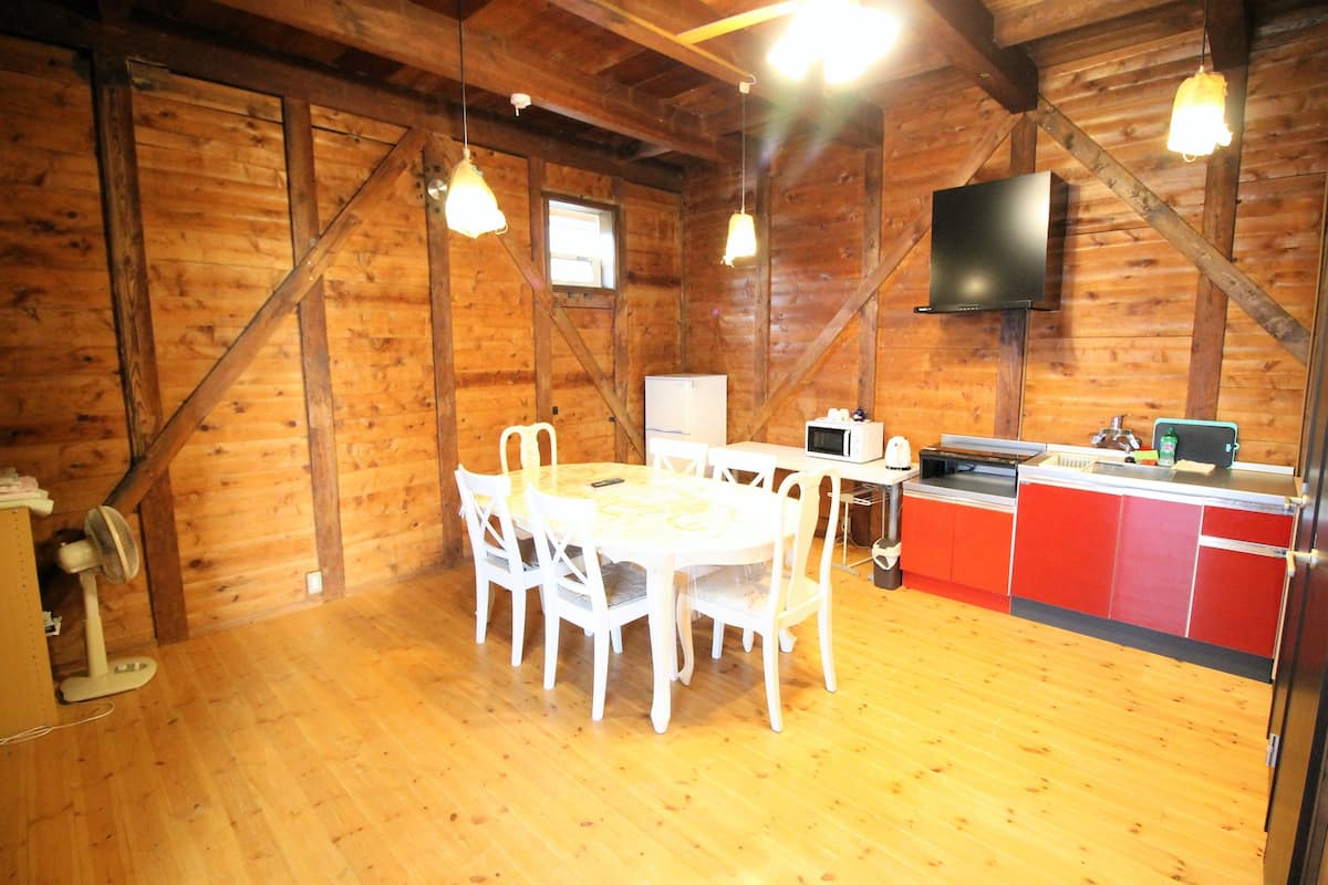 family bungalow | iron/ironing board, free wifi, bed sheets