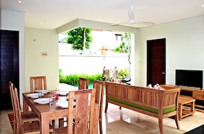 LCD TV, DVD player - L Village Villa Bali (Canggu)