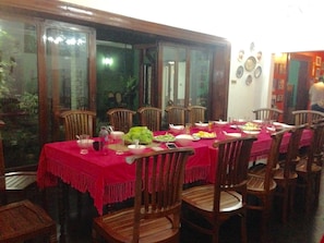 Family dining - Yalegoda Walauwa Homestay (Udunuwara)