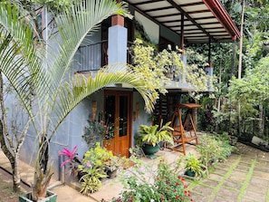 Front of property - Yalegoda Walauwa Homestay (Udunuwara)