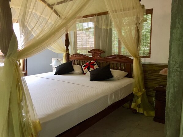 Premium bedding, desk, iron/ironing board, rollaway beds - Yalegoda Walauwa Homestay (Udunuwara)