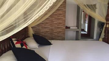 Cottage Deluxe, quang cảnh vườn | Bộ đồ giường cao cấp, bàn, bàn ủi/dụng cụ ủi quần áo