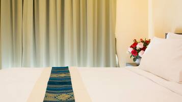Standand Double | Individually decorated, individually furnished, desk, blackout drapes