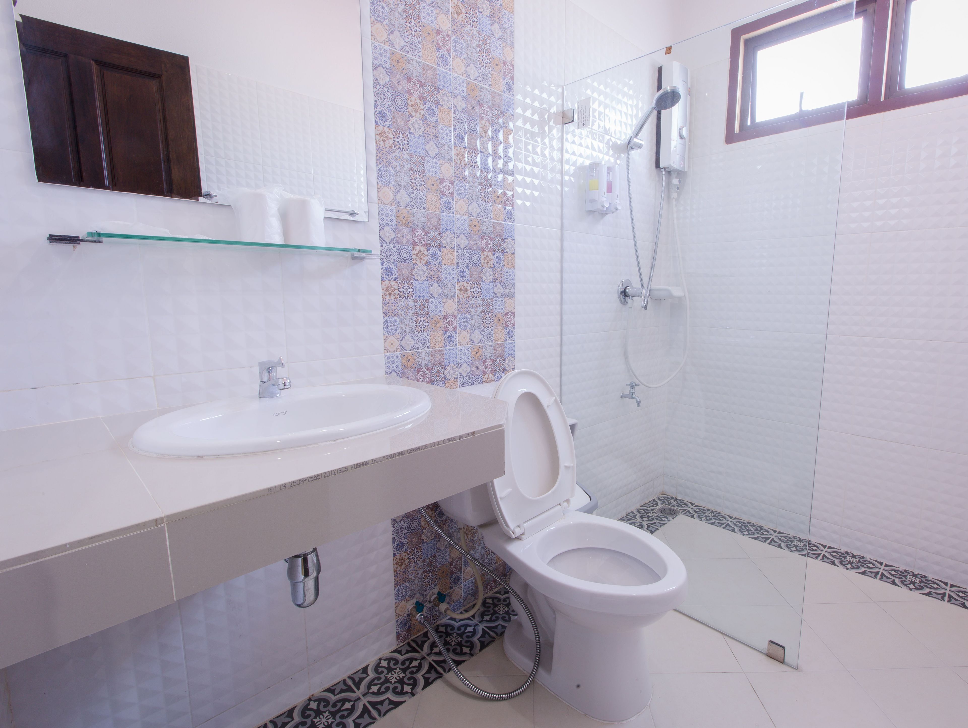 deluxe room | bathroom shower