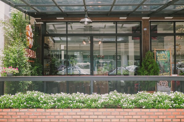 Front of property - Busara Chiangmai Hotel (Chiang Mai)