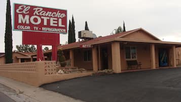 Vista frontal de la propiedad