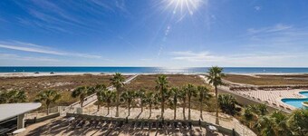 ROMANTIC MALIBU ELEGANCE - on HGTV & DIRECTLY on the LUMINOUS GULF SAND!