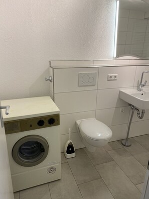 Combined shower/tub, hair dryer, towels - Between Breisach and Staufen (Bad Krozingen)