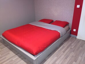 1 bedroom, iron/ironing board, Internet, bed sheets