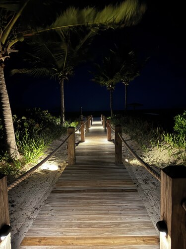1 br 1ba Ocean Front Condo with amazing Sunrises