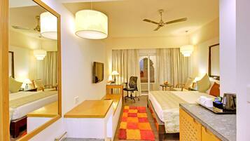 Deluxe Room | 1 bedroom, premium bedding, in-room safe, desk