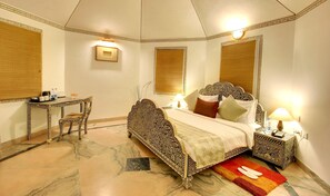 行政村舍 | 高档床上用品、客房内保险箱、办公桌、折叠床/加床(额外收费)