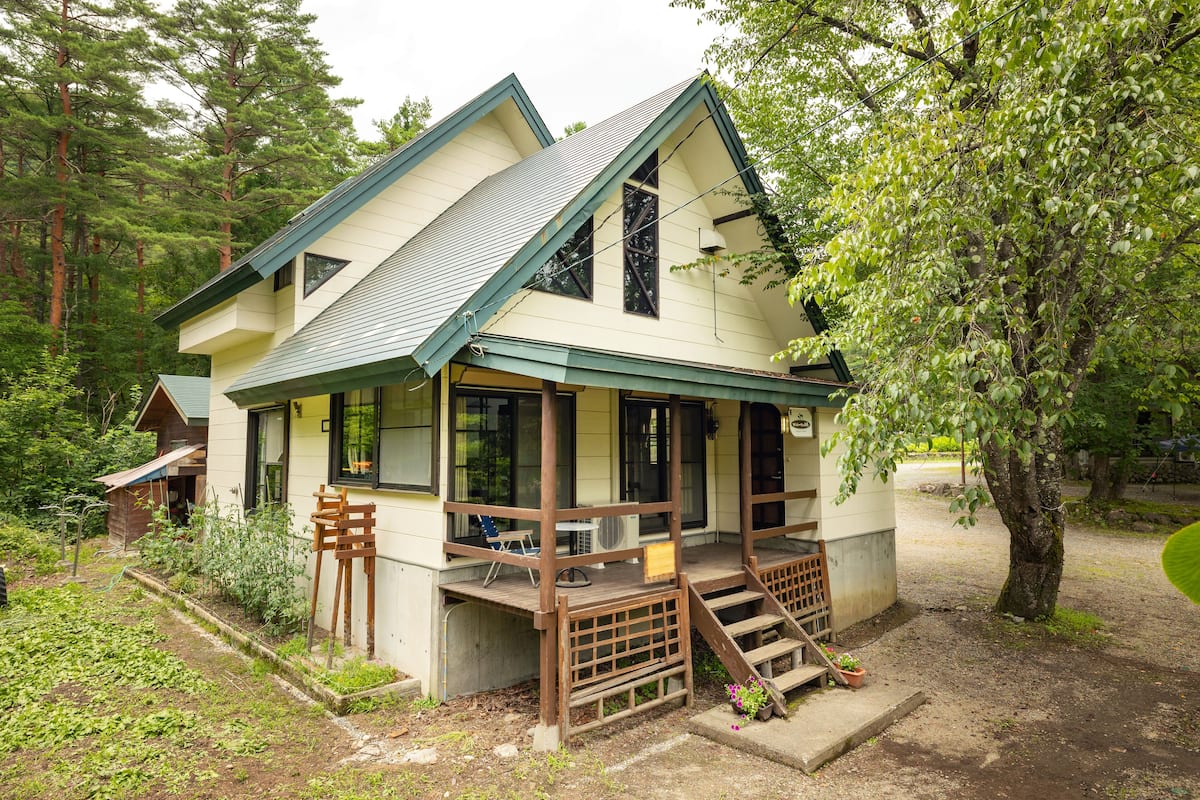 Cottage, 1 Bedroom, Kitchen, Mountain View E | 3 bedrooms, desk, blackout drapes, free WiFi