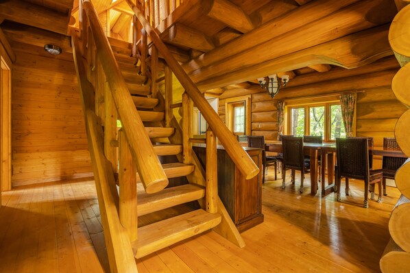 Cottage, 4 Bedrooms, Kitchen, Mountain View H | Desk, blackout drapes, free WiFi, bed sheets - Reposer Hakuba (Hakuba)