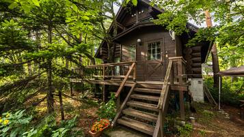 Desk, blackout curtains, free WiFi, bed sheets