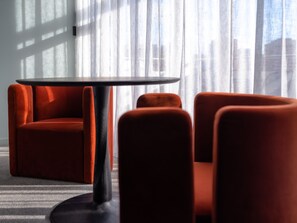 Estudio | Ropa de cama de alta calidad, minibar, caja fuerte y escritorio