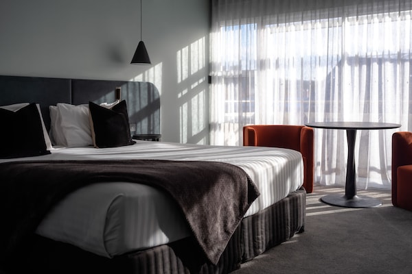 Studio | Hochwertige Bettwaren, Minibar, Zimmersafe, Schreibtisch