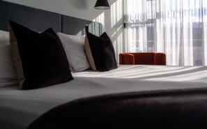 Estudio | Ropa de cama de alta calidad y minibar 