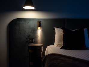 Studio | Premium bedding, minibar, in-room safe, desk