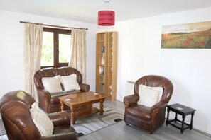 Lobby sitting area - Coppice Cottage (Grantown-on-Spey)