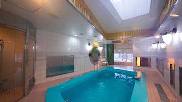 室內游泳池