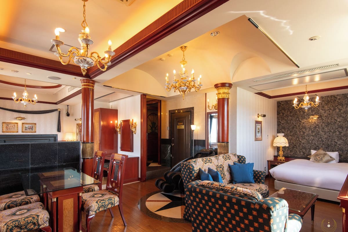 premium suite with external bathroom, non smoking | 1 bedroom, premium bedding, in-room safe, blackout curtains