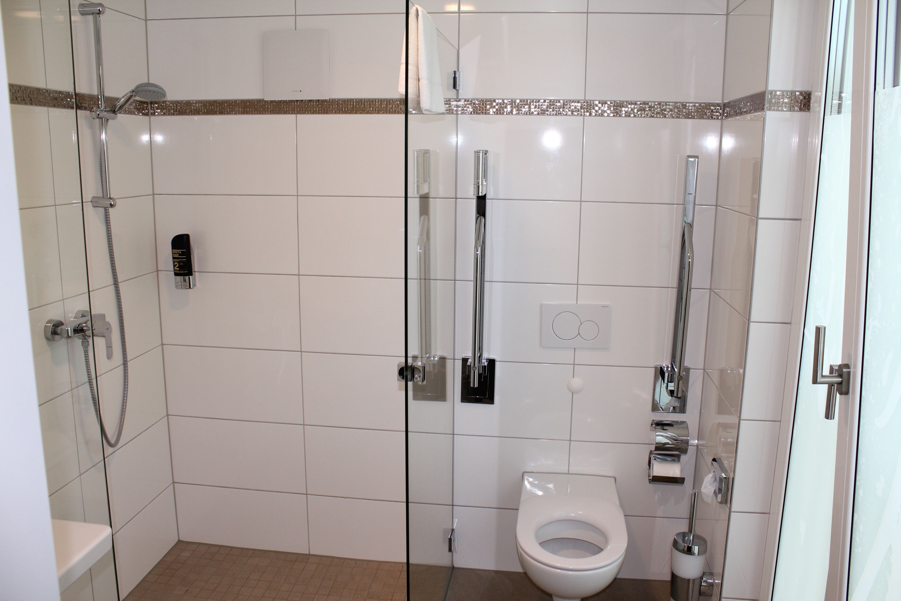double room, accessible | bathroom | shower, free toiletries, hair dryer, towels