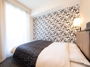 デスク、遮光カーテン、WiFi (無料)、ベッドシーツ