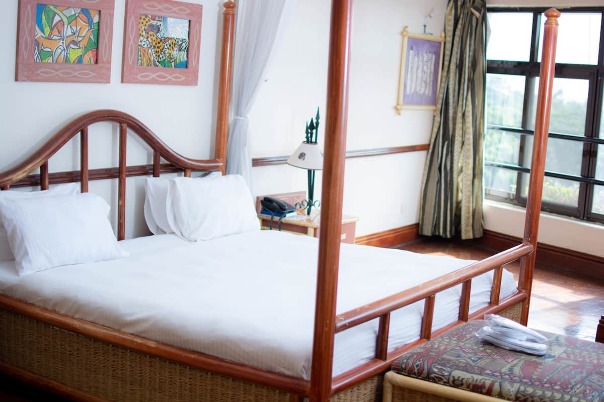 Chambre exécutive double | Literie de qualité, minibar, coffre-fort, bureau