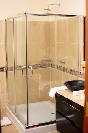 Suíte presidencial, 3 quartos, cozinha | Chuveiro