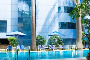 Outdoor pool - The Naura Springs Hotel (Arusha)