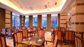 2 restaurants, breakfast, lunch, dinner served; Chinese cuisine