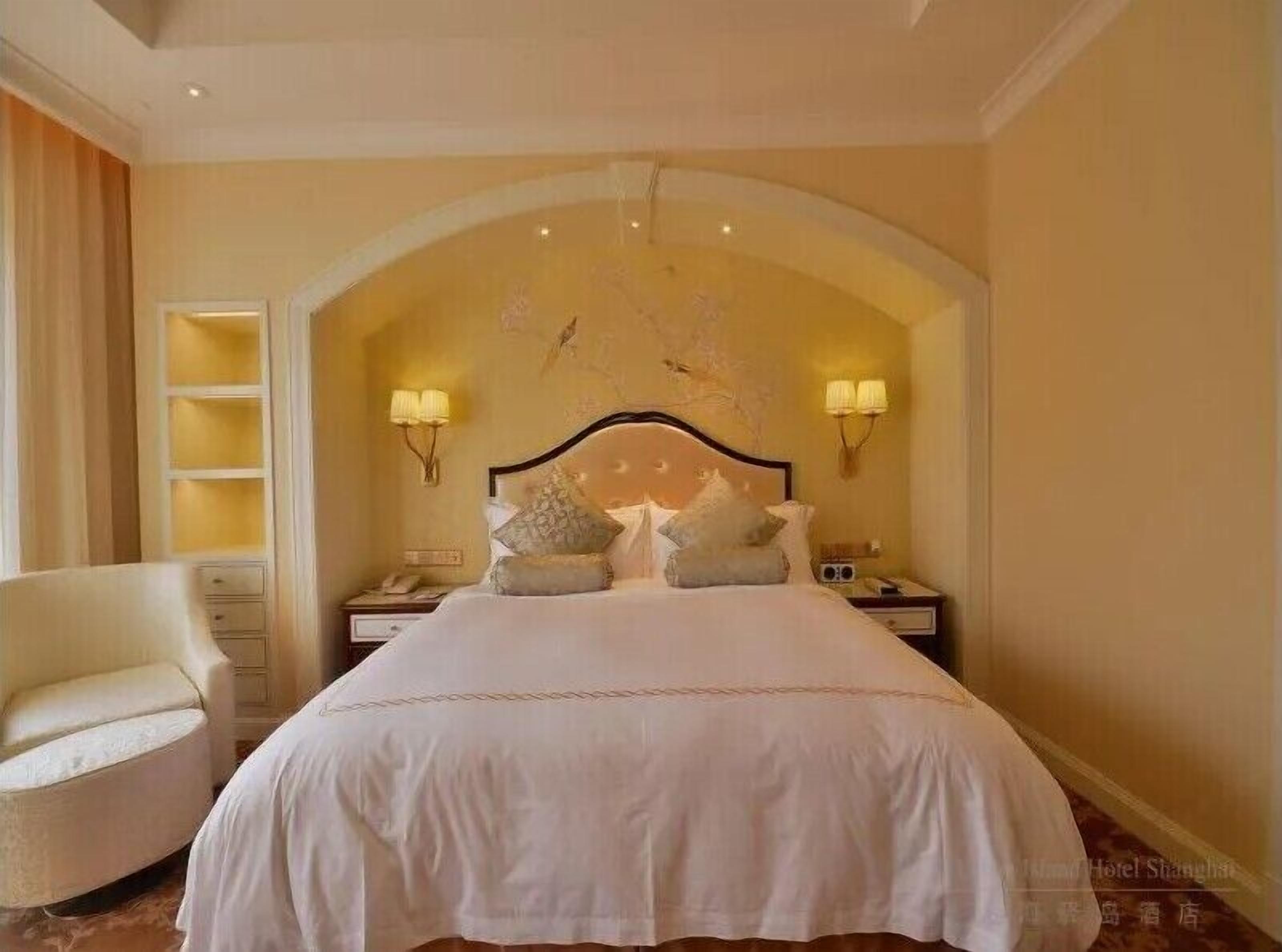 Minibar, in-room safe, desk, blackout drapes