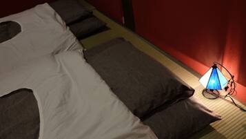 House | Individually decorated, desk, blackout drapes, free WiFi