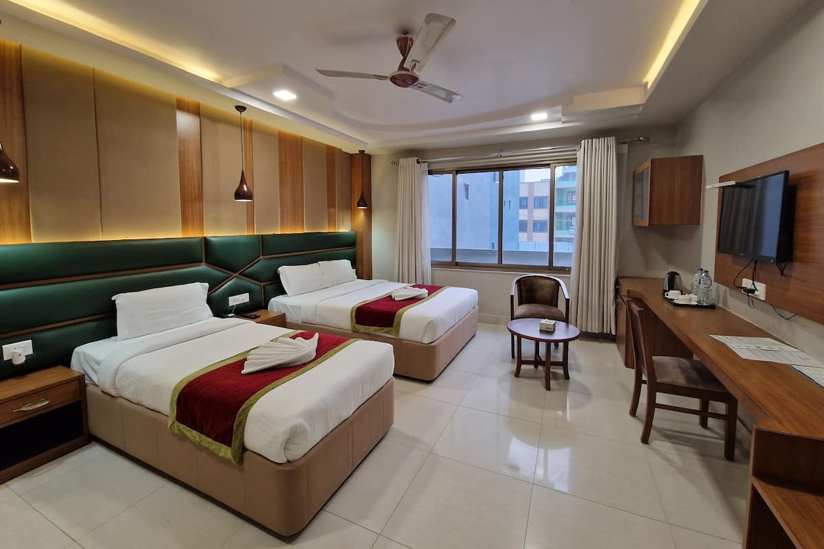 Superior Deluxe Luxury Room | خزنة داخل الغرفة وواي فاي مجانًا وملاءات أسرّة