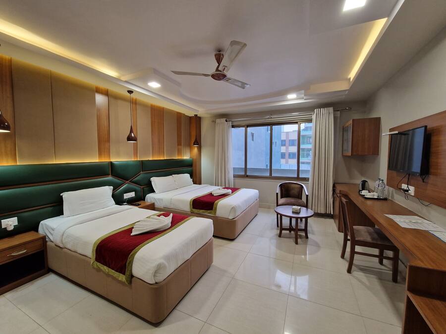 Superior Deluxe Luxury Room | Tallelokero huoneessa, ilmainen Wi-Fi, vuodevaatteet