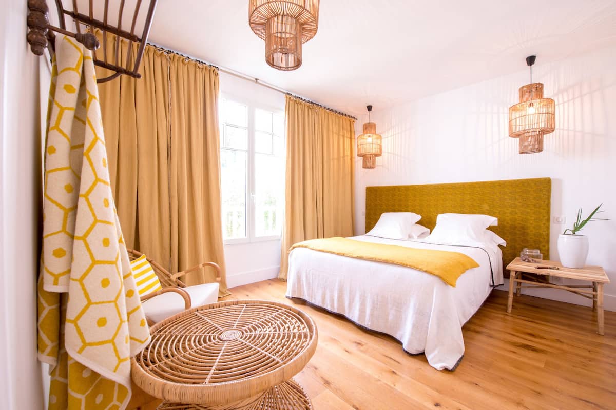 2 bedrooms, premium bedding, desk, soundproofing