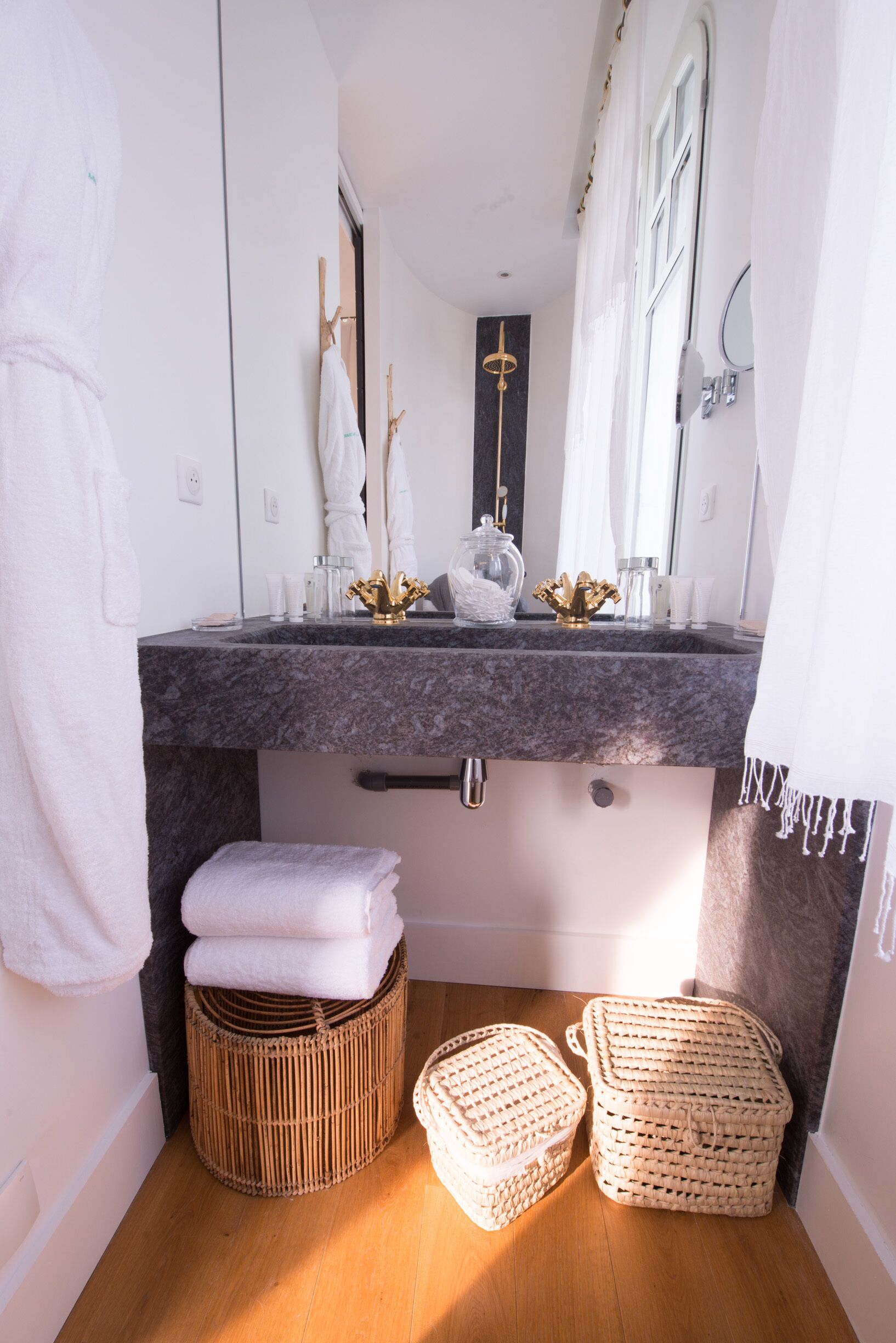 superior double room, balcony | bathroom | free toiletries, hair dryer, bathrobes, towels